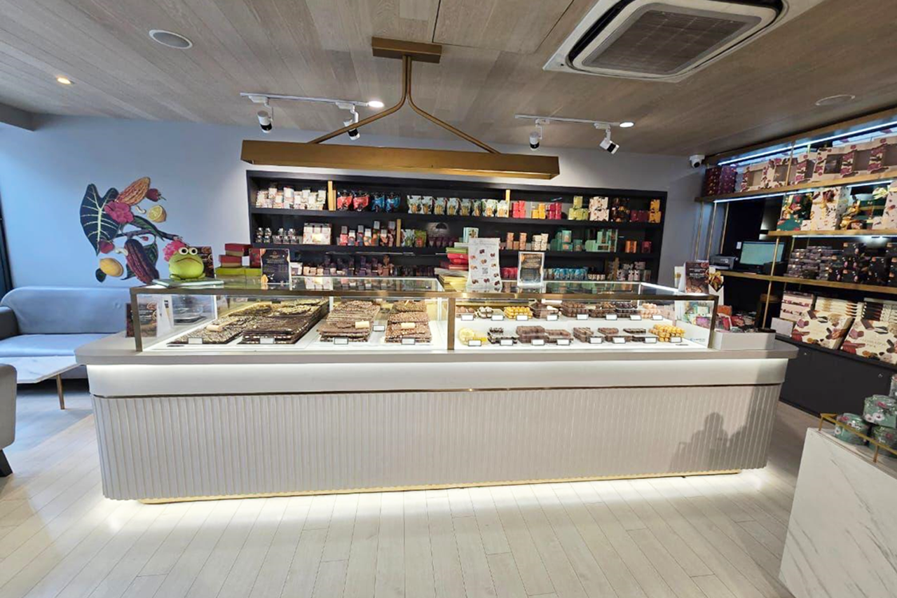 Chocolate Display Cabinets 01